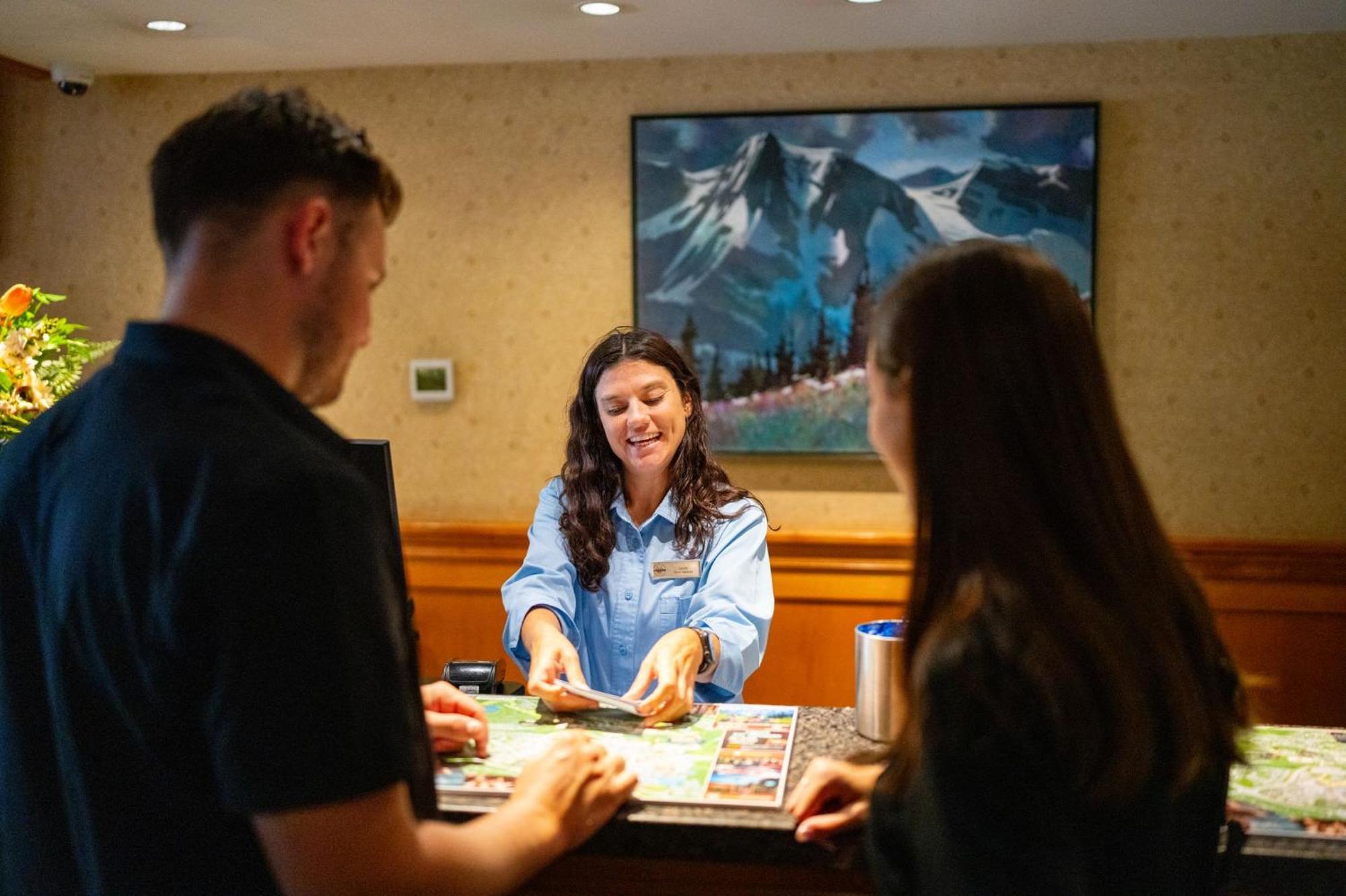 Whistler Village Inn & Suites Esterno foto