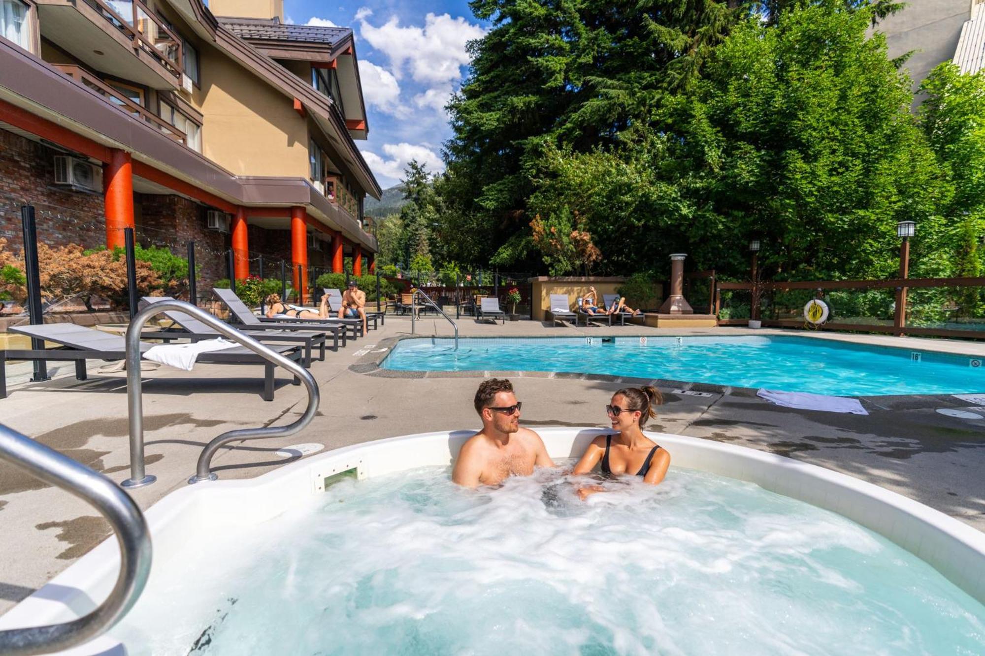 Whistler Village Inn & Suites Esterno foto