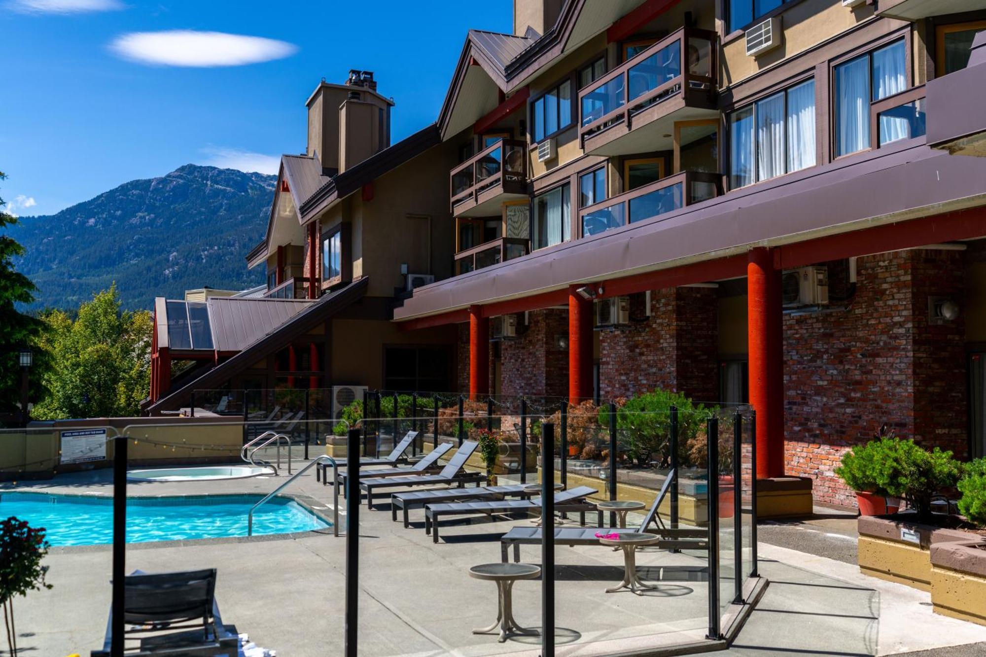 Whistler Village Inn & Suites Esterno foto