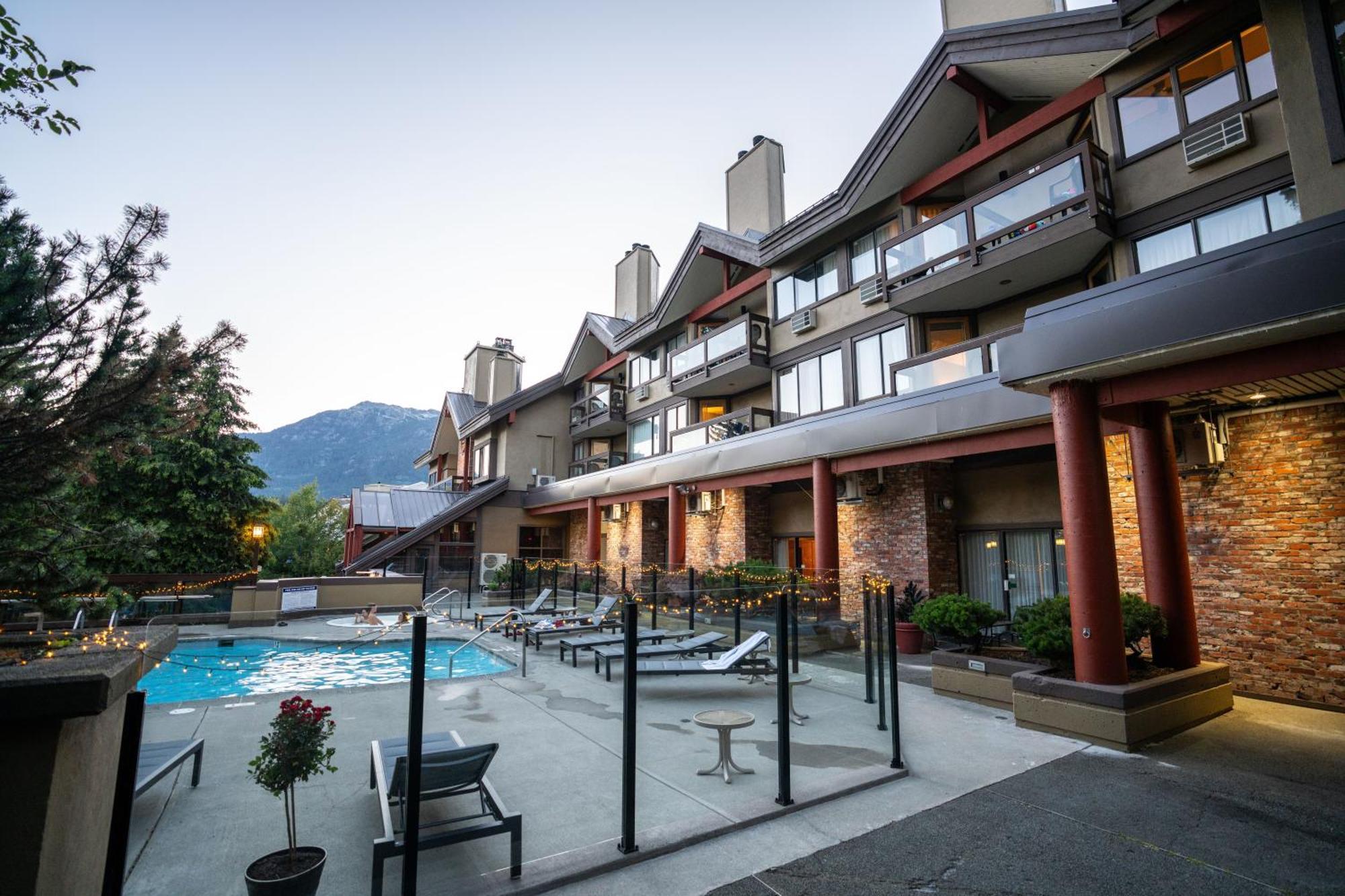 Whistler Village Inn & Suites Esterno foto