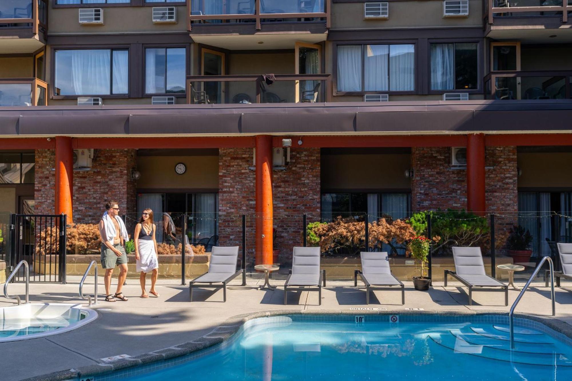 Whistler Village Inn & Suites Esterno foto