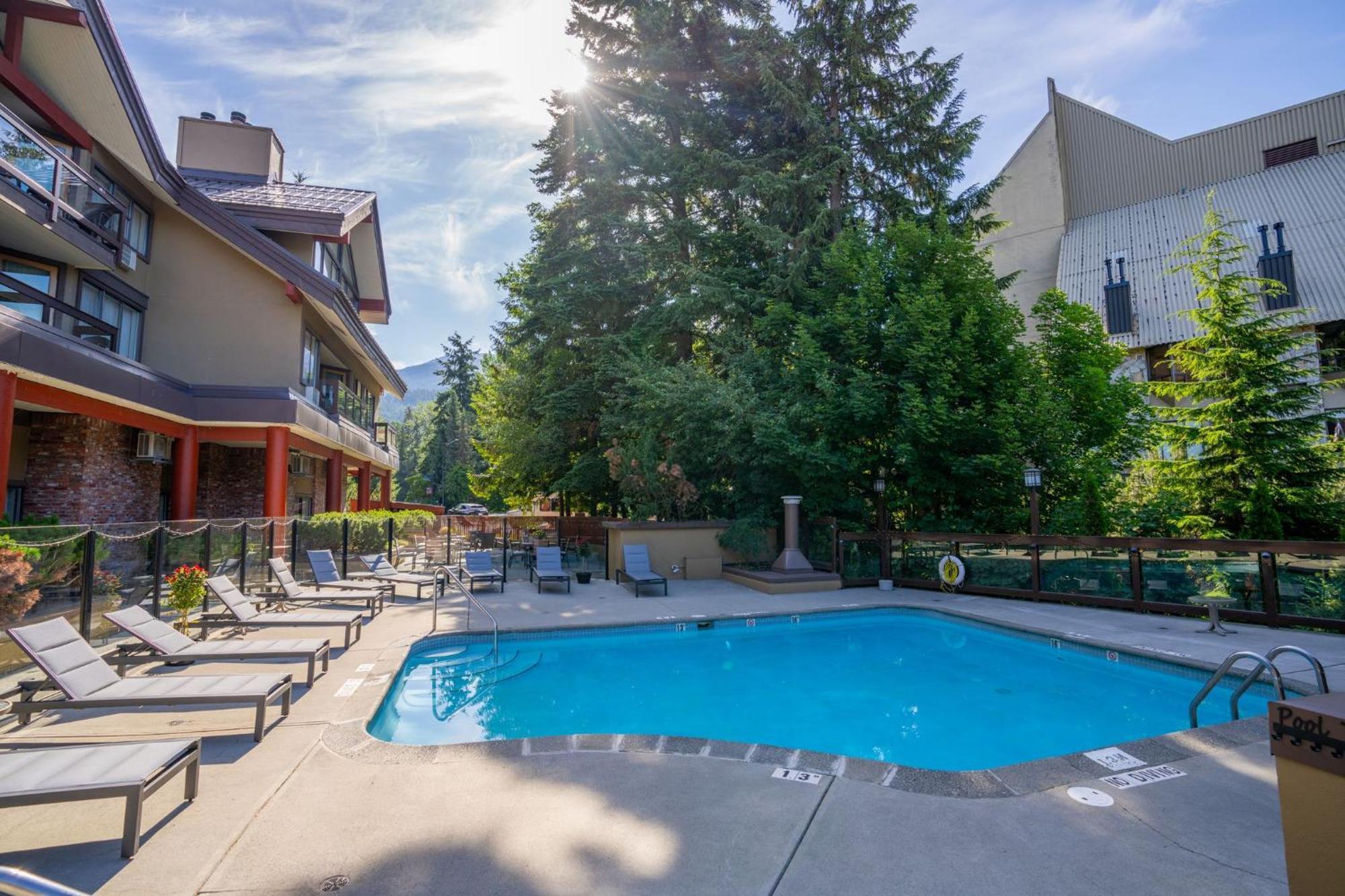 Whistler Village Inn & Suites Esterno foto