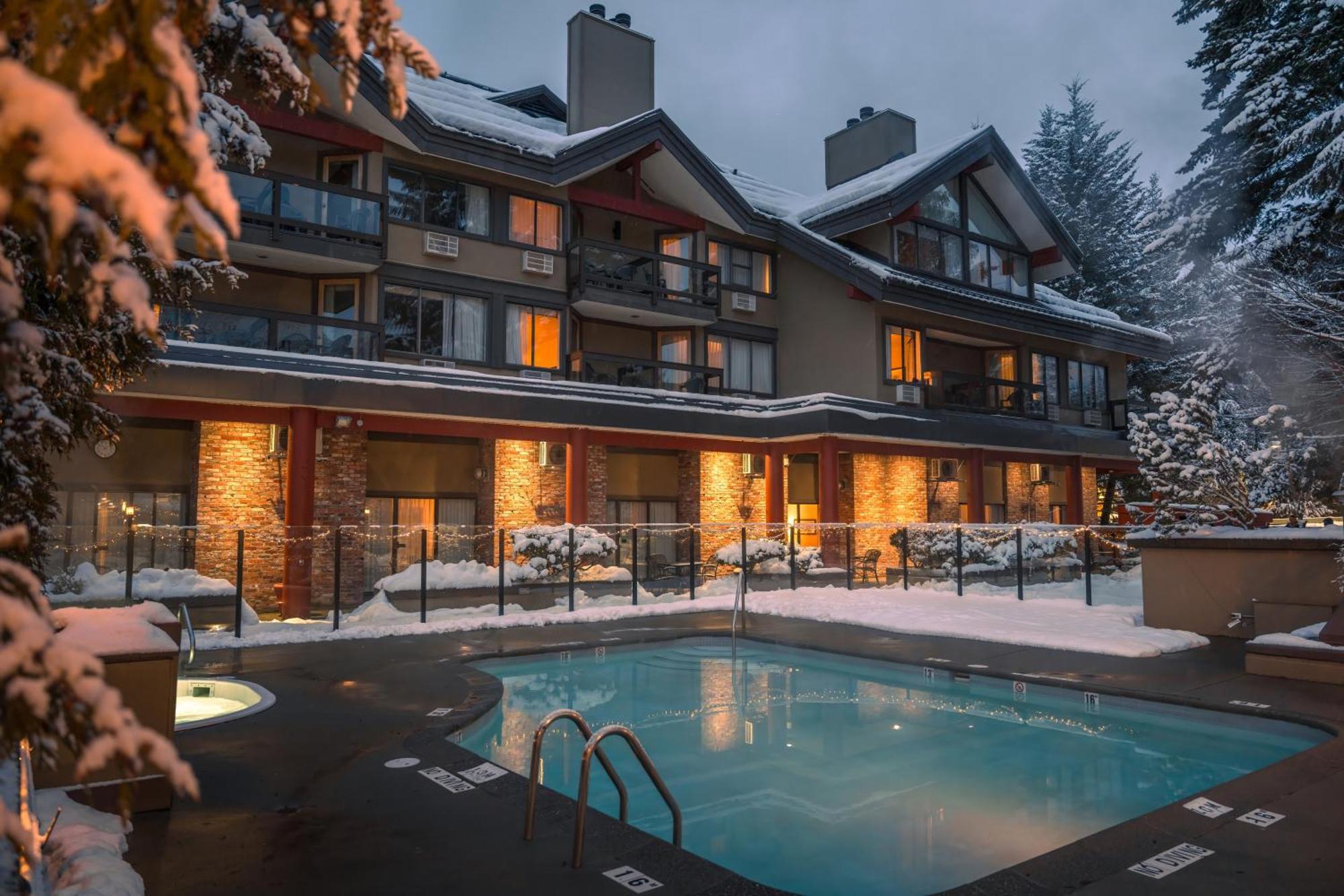 Whistler Village Inn & Suites Esterno foto