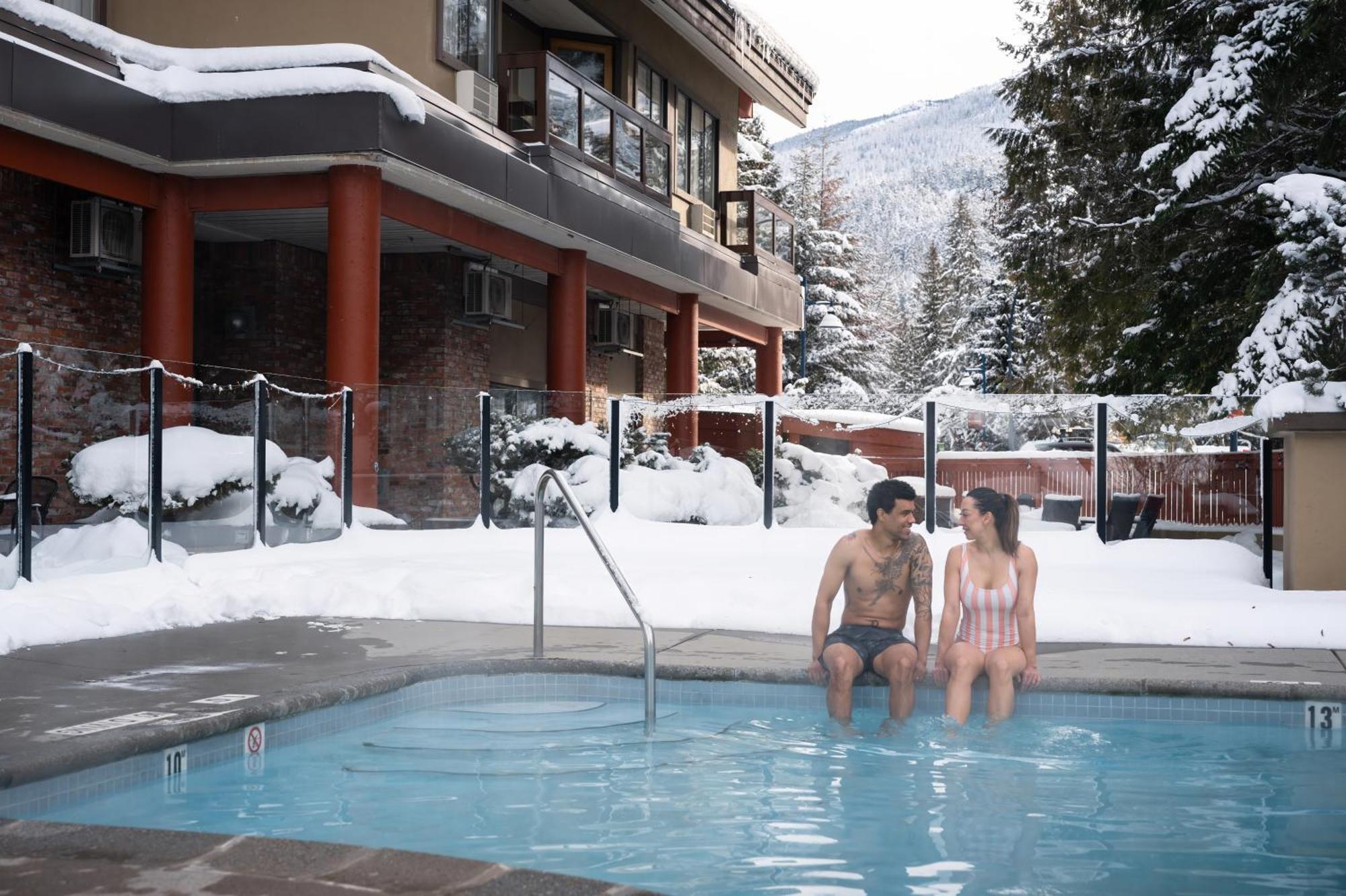 Whistler Village Inn & Suites Esterno foto